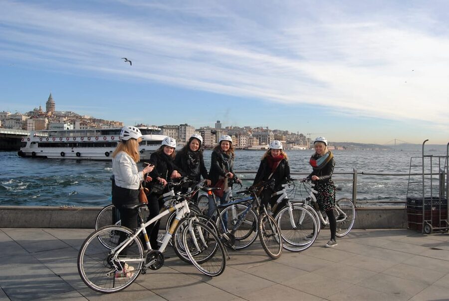 Istanbul: Eurasia Bike & Boat Half-Day Tour - A tea break near Moda and views toward the islands