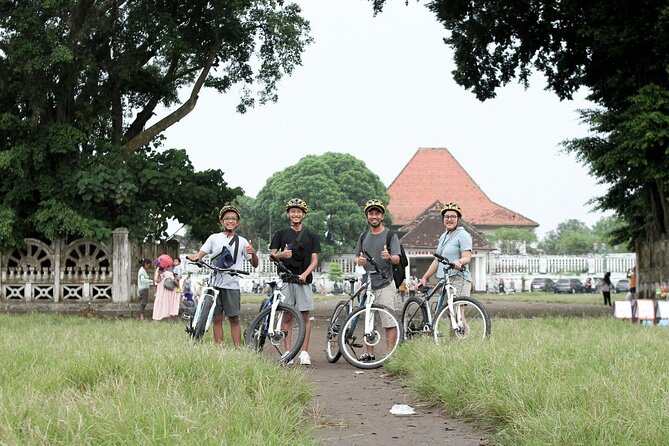 Jogja Hidden Gems - Cycling Tour - Kampungs, narrow lanes, and friendly encounters