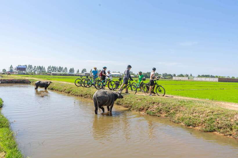 Kampong Phluk: Floating Village Sunset Bike Tour or E-Bike - Kampong Phluk and Its Tall Stilt Houses