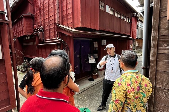 Kanazawa Half Day E-bike Tour - The guides and the style of the experience