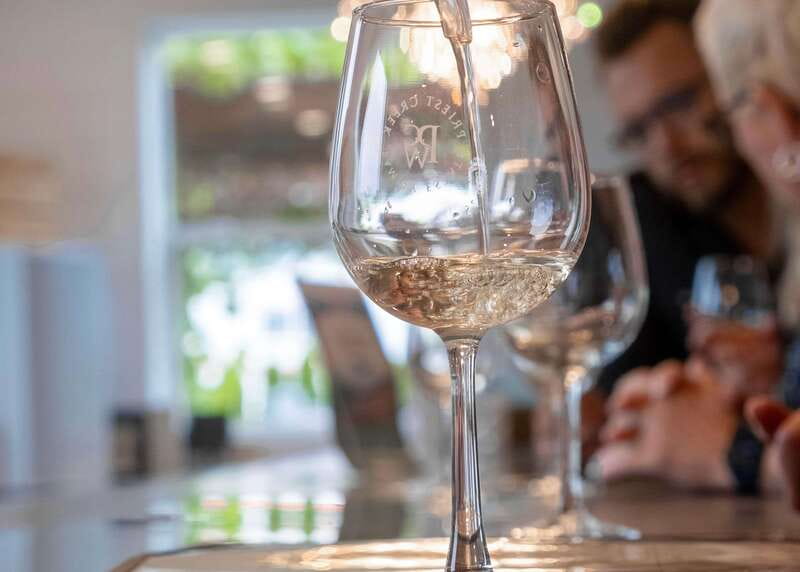 Kelowna: E-Bike Guided Wine Tour with Lunch & Tastings - Who should book, and who should skip it?