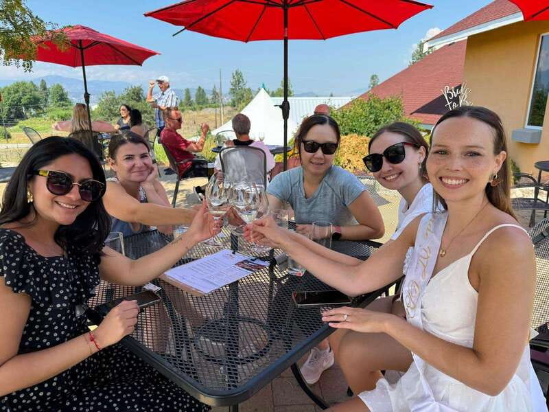 Kelowna: E-Bike Guided Wine Tour with Lunch & Tastings - The first ride toward Sperling Vineyards