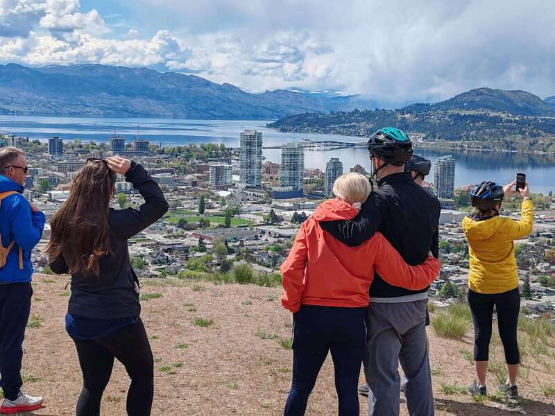 Kelowna: E-Bike Rental with In-App Navigation Guide - Following preset trails with the phone app