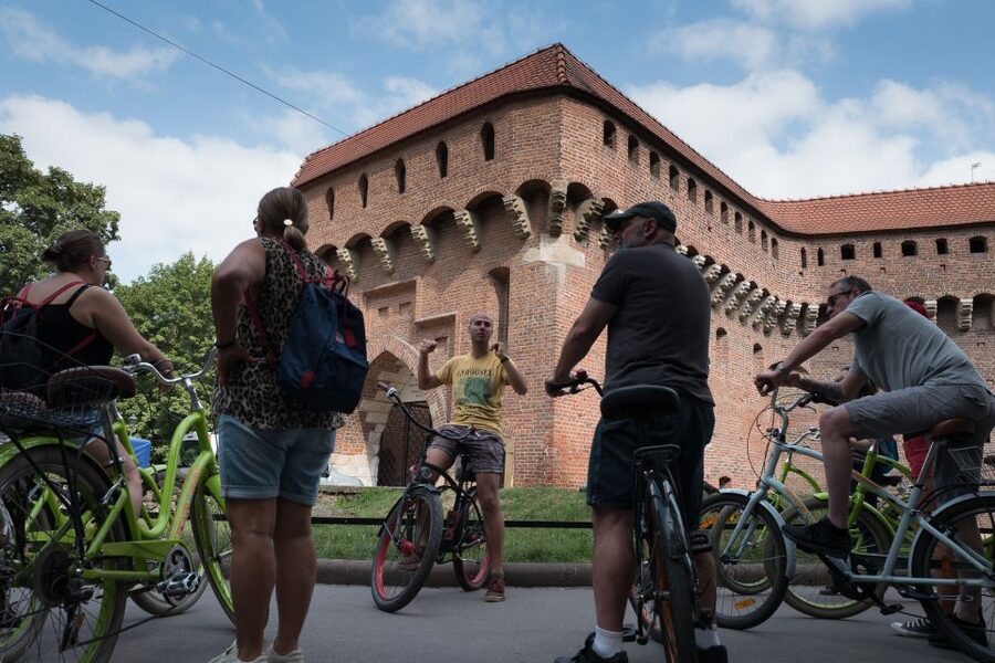 Krakow: Bike Tour of Old Town, Jewish Quarter and the Ghetto - University, palace, river, and royal hill