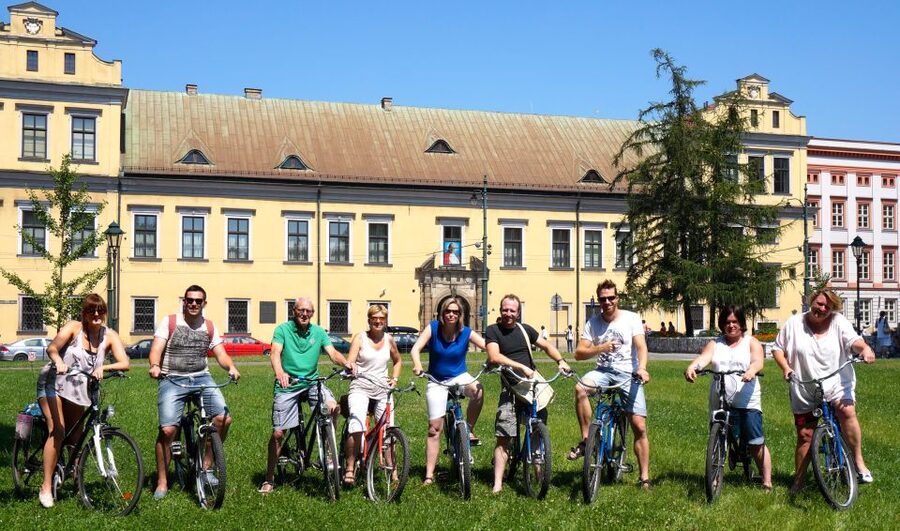 Krakow: Highlights of Krakow Bike Tour - Small Group - Kazimierz, From Szeroka Street to Plac Nowy