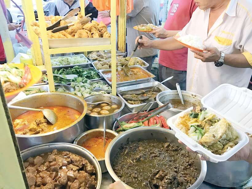 Kuala Lumpur: Evening Food Tour by Bike - Key points to know before booking