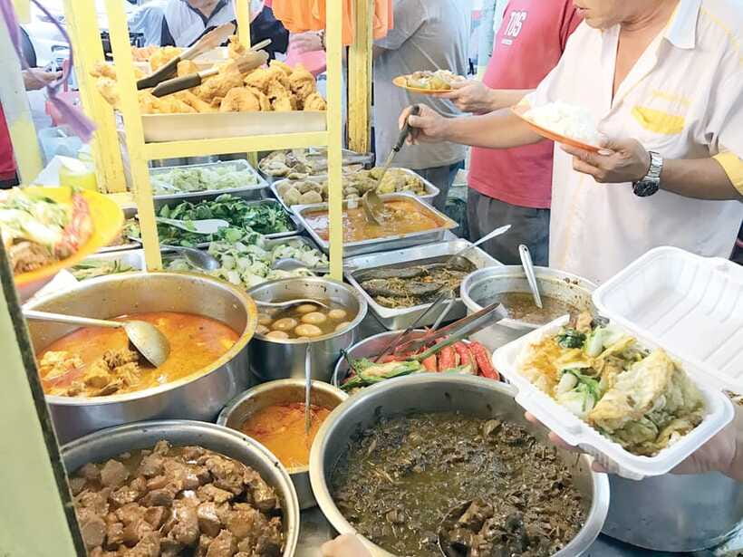 Kuala Lumpur: Evening Food Tour by Bike - The River of Life and the city after dark