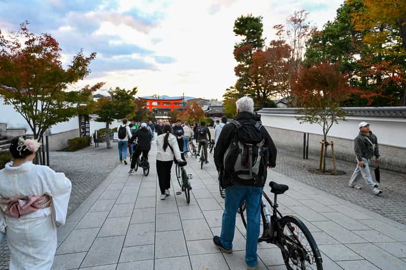 Kyoto: Half-day Guided Bike Tour with Fushimi Inari - Tofukuji for photographs and a change of pace