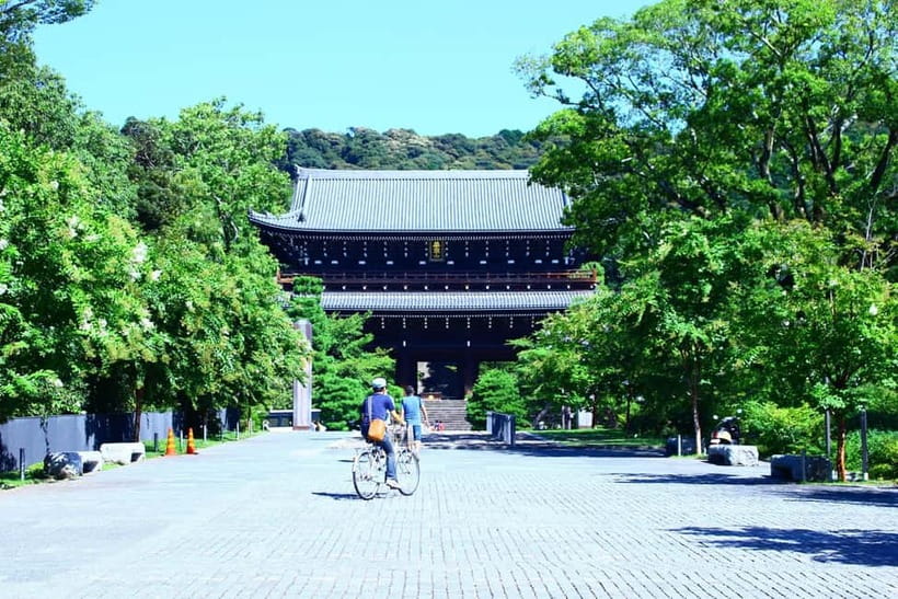 Kyoto: Hidden Gems E-Bike Tour Through Backstreets & Temples - Starting in Gion and finding the meeting point