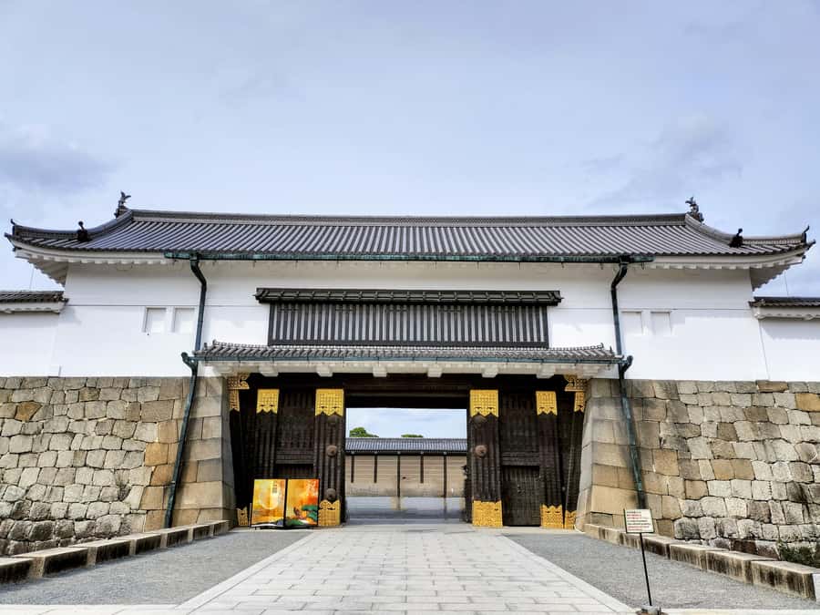 Kyoto: Tailored E-Bike Tour to Highlights & Hidden Gems - Food stops, wagashi, and local advice