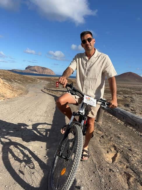 LA GRACIOSA: Bike rental MOUNTAIN BIKES - The 6-kilometer ride to Beach of the Shells