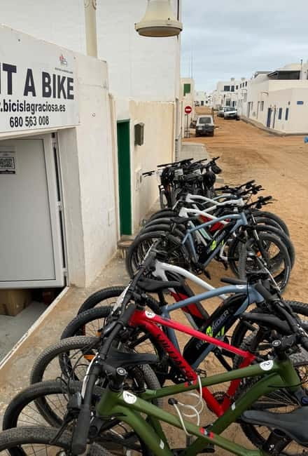 La Graciosa: Rent your ELECTRIC BIKE and explore the island at your own pace. - Collecting the bicycle and checking the equipment