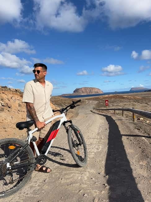 La Graciosa: Rent your ELECTRIC BIKE and explore the island at your own pace. - The volcanic tube at Caletón de los Arcos