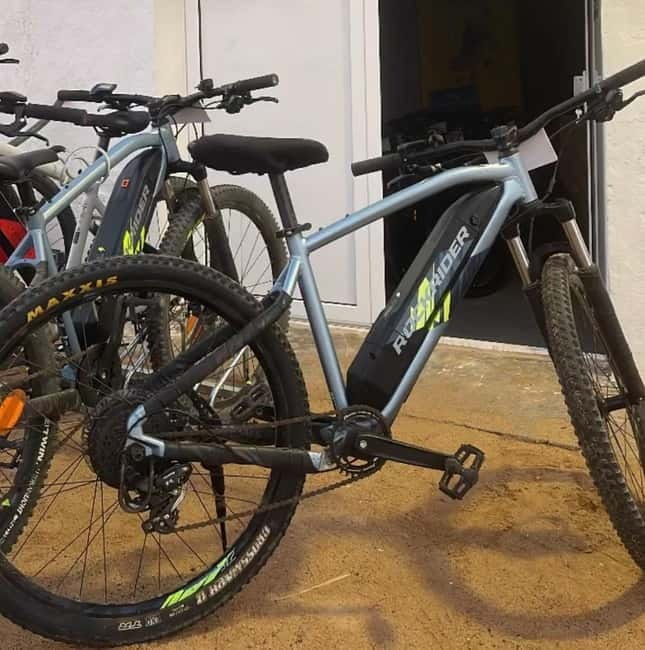 La Graciosa: Rent your ELECTRIC BIKE and explore the island at your own pace. - Riding toward Las Conchas beach