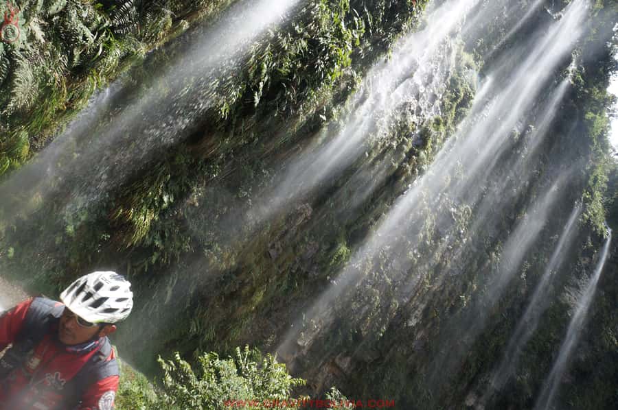 La Paz: Mountain Bike Down the World's Most Dangerous Road - Entering the old dirt road