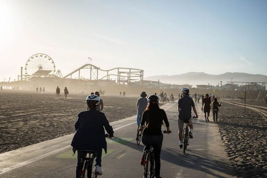 LA: Santa Monica & Venice Beach Bike Adventure - Venice Canals: a different side of the neighborhood