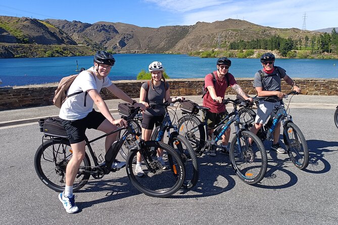 Lake Dunstan Cycleway Bike Rental With Return Luxury Shuttle - Collecting the bike and getting ready in Cromwell