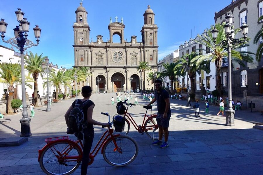 Las Palmas de Gran Canaria: Guided City Tour by Bike - Las Canteras Beach by bicycle