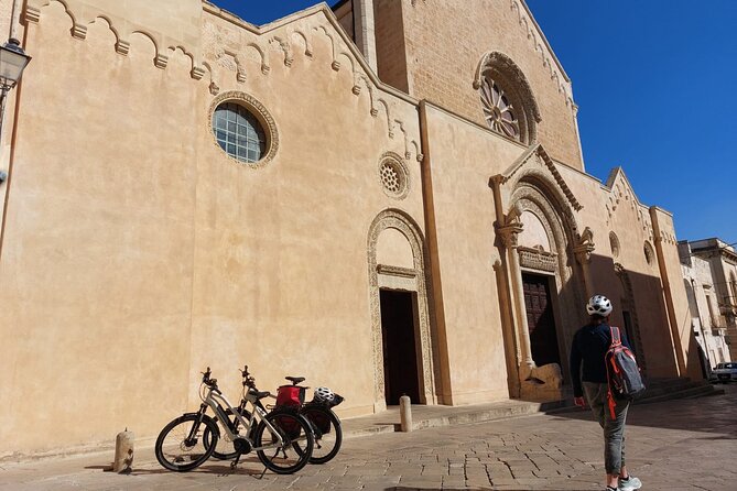 Lecce to Galatina E-Bike: Olive Mill & Wine Tasting + Taxi back - Pasticceria Ascalone and the first pasticciotto