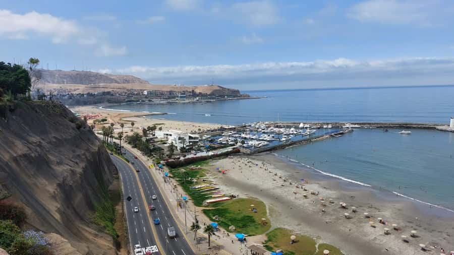 Lima Bike Tour: La Costa Verde & Jesus Statue in Chorrillos - The Miraflores cliffs and Park of Love