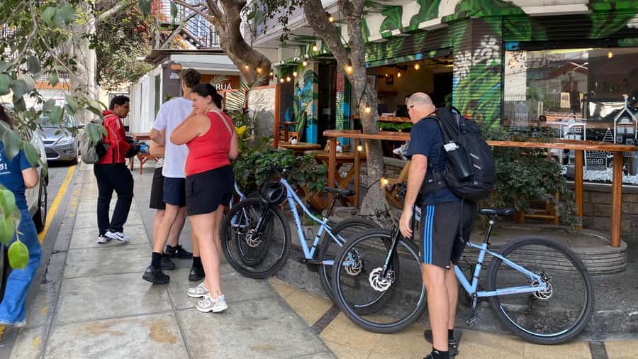 Lima: Sightseeing Bike Tour with Food and Drink Tastings - Barranco, urban art, and Juanito