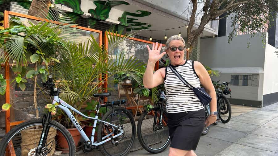 Lima: Sightseeing Bike Tour with Food and Drink Tastings - What the $65 price really covers