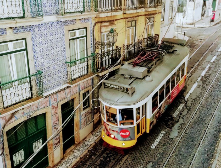 Lisbon: 7 Hills Panoramic Guided Tour by E-Bike - Graça, old streets, and practical riding skills