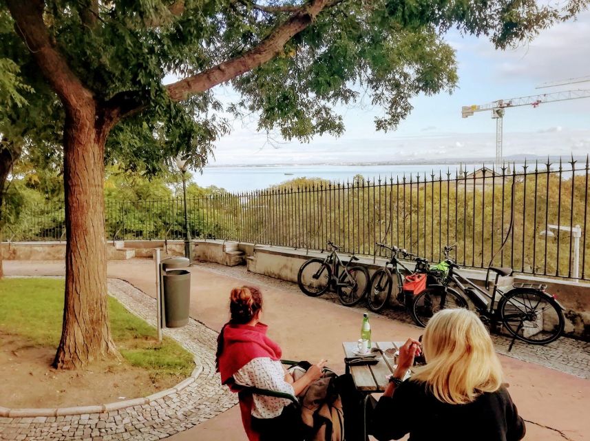Lisbon: 7 Hills Panoramic Guided Tour by E-Bike - What the four hours feel like