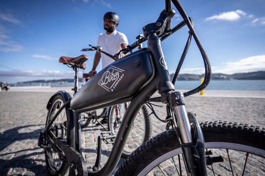 Lisbon Bike Rental Explore At Your Pace - Handling the bike and getting help