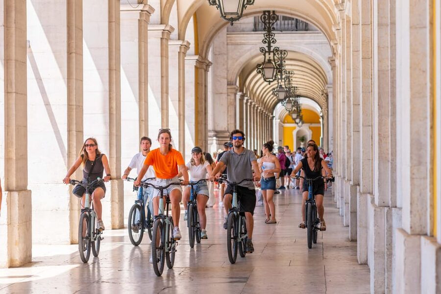 Lisbon Bike Tour: Langs de rivier van Belém naar Lissabon - Starting beside the river in Belém