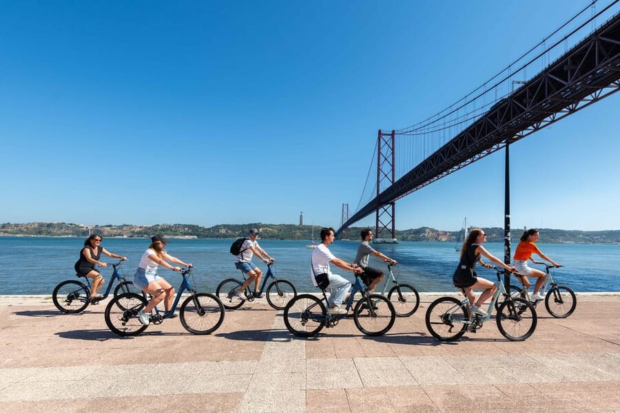 Lisbon Bike Tour: Langs de rivier van Belém naar Lissabon - Belém Tower and the Monument to the Discoveries