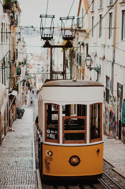 Lisbon: E-Bike Adventure Through the City of Seven Hills - Praça do Comércio and Lisbon’s riverfront scale