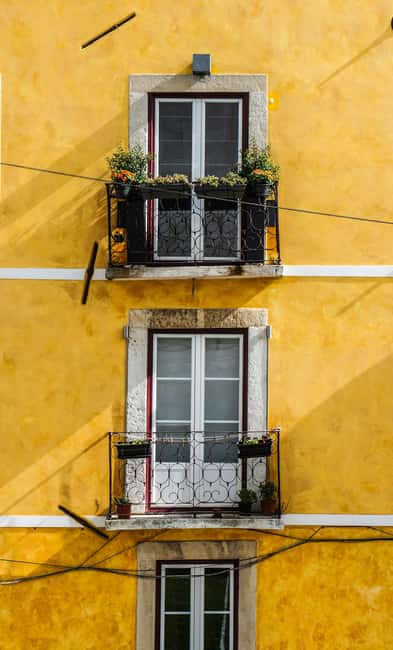 Lisbon: E-Bike Adventure to Belém with Pastel Tasting - What the guide adds to the route
