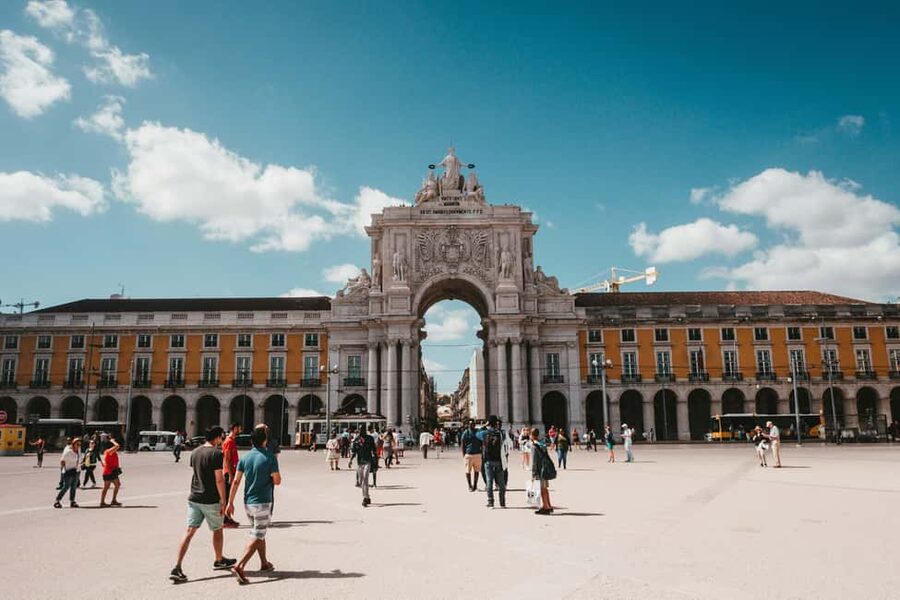 Lisbon: E-Bike Adventure to Belém with Pastel Tasting - Following the Tejo River and the 25 de Abril Bridge