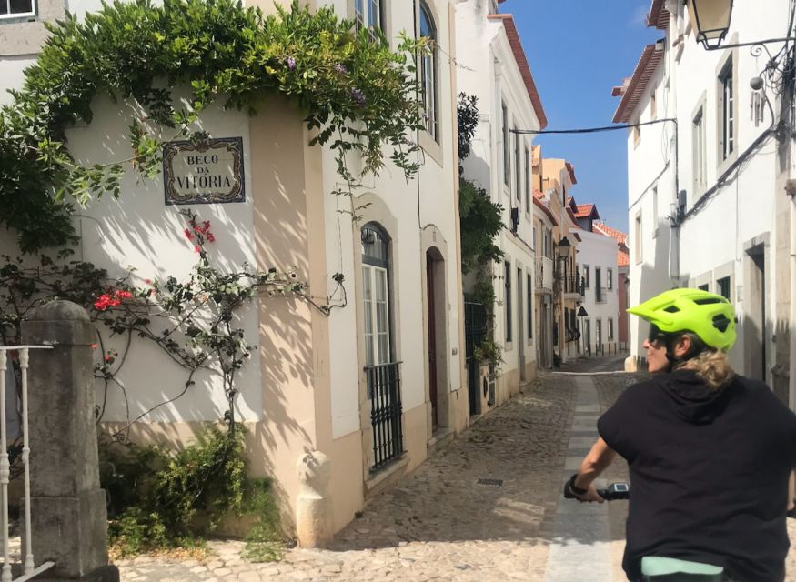 Lisbon: E-bike Trip from the Sintra Mountains to Cascais Sea - From Lisbon pickup to the Cascais starting point