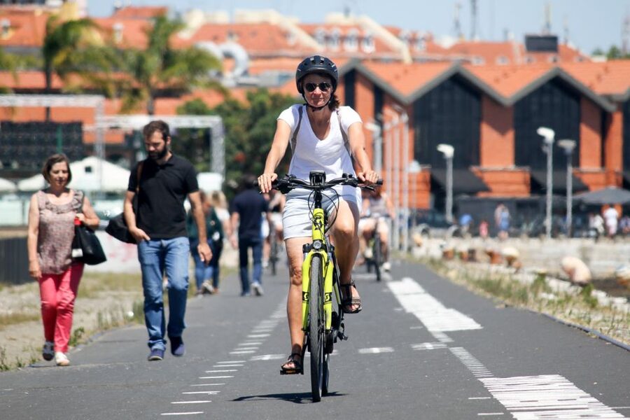 Lisbon: Guided Tour of Historic Belém by Electric Bike - What guides add to the ride