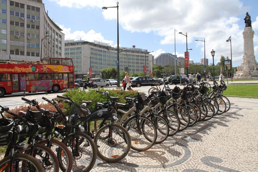 Lisbon: Hills, Alfama, and Mouraria Tour by Electric Bike - What the guides add