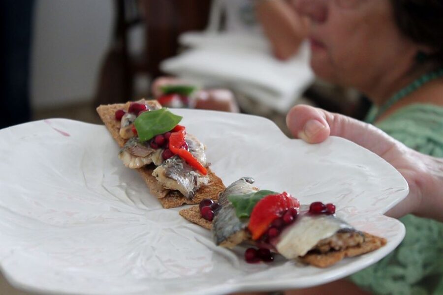 Lisbon: Portuguese Petiscos Tasting Tour by E-Bike - Ribeira Market brings old food traditions into a modern setting