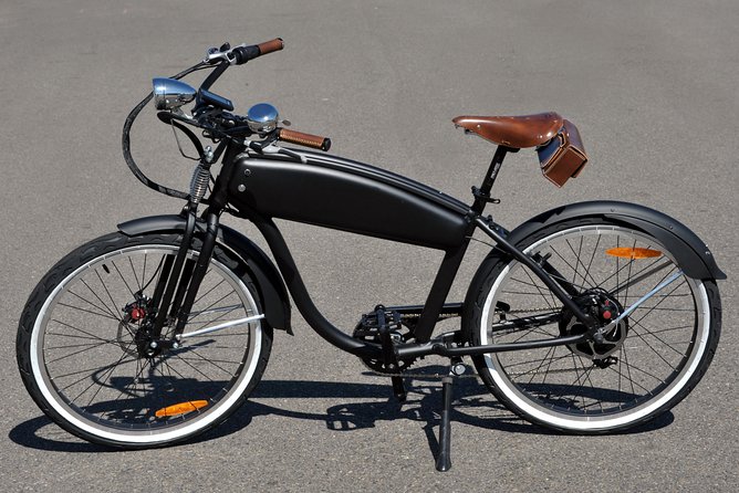 Lisbon Regular or Electric Bike Rental - Alfama, the cathedral, and the castle climb