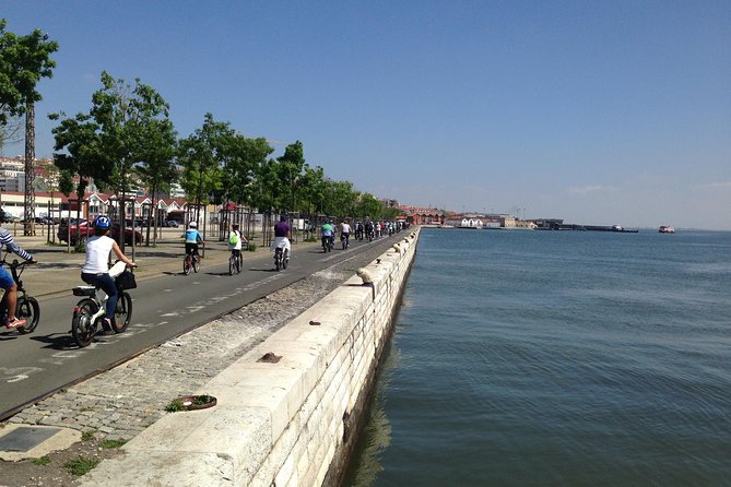 Lisbon Regular or Electric Bike Rental - Avenida da Liberdade and the central squares