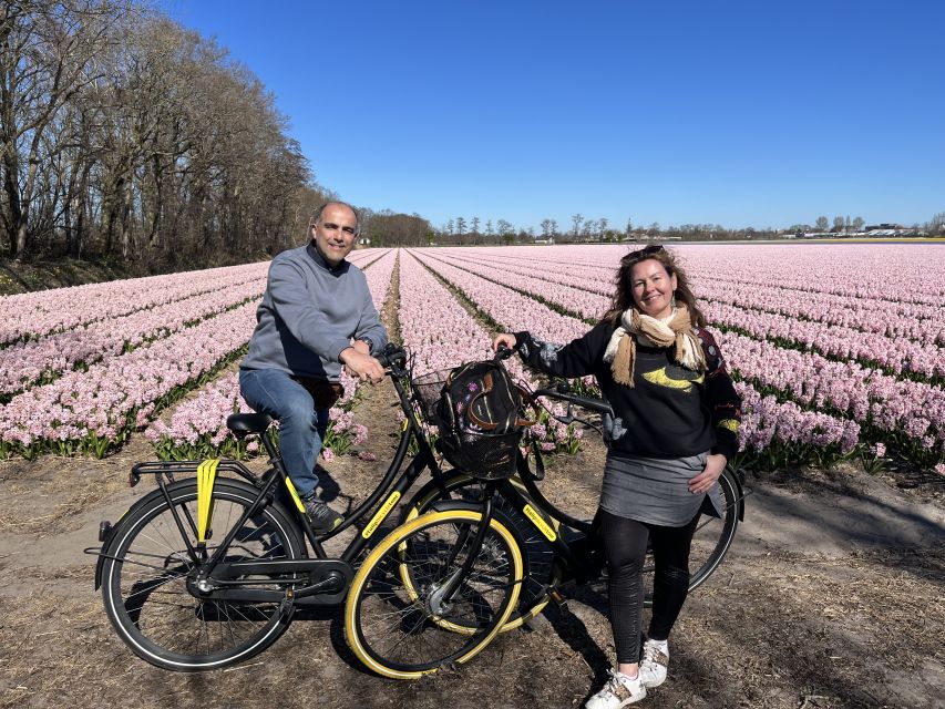 Lisse: Enjoy the Tulip Fields by Bike with a Local Guide! - The tulip farm break and its show garden