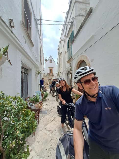 Locorotondo: E-bike Tour on the Apulian Aqueduct Cycleway - Woods, bridges, and a shaded pine stop