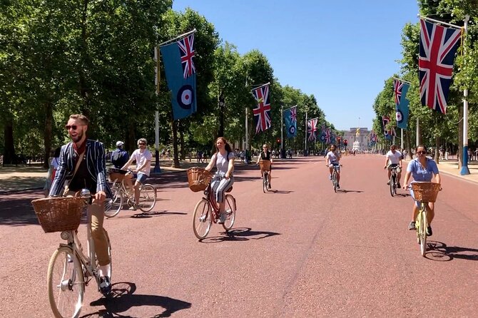 London Bike Tour: Landmarks, Secret Gems, Pub Stop & Street Art - Starting at Hercules Road and finding your rhythm