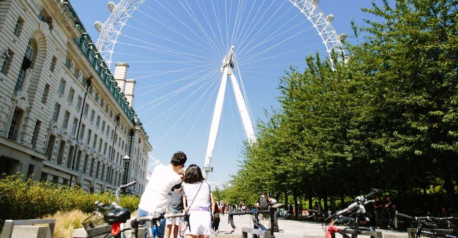 London: City Highlights Guided Bike Tour - Getting comfortable on the bikes