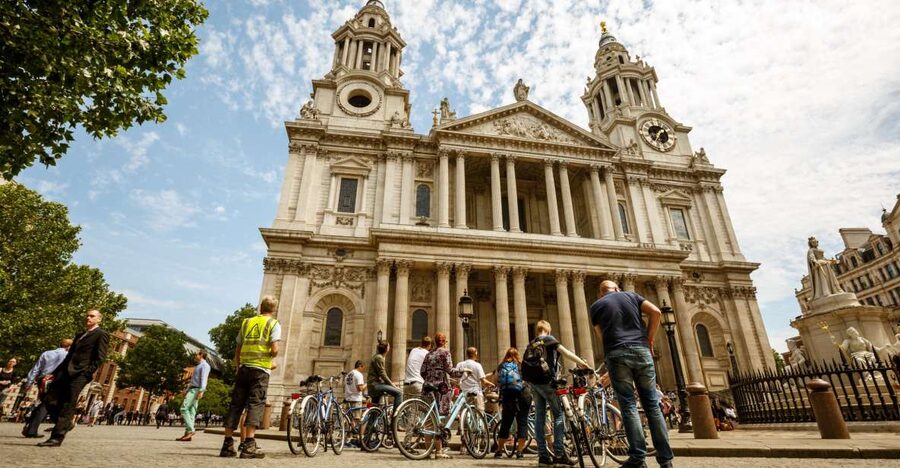 London: Classic Gold 3.5-Hour Bike Tour - St Paul’s Cathedral and the final Thames crossing
