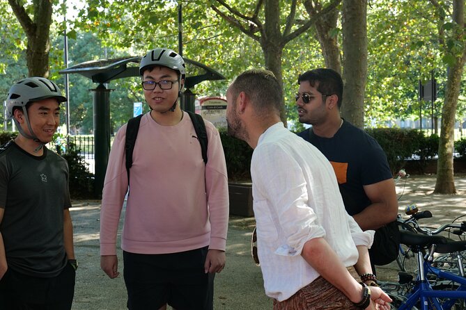 London Classic Landmarks Bike Tour with Local Guide - Lincoln’s Inn Fields and London’s legal district