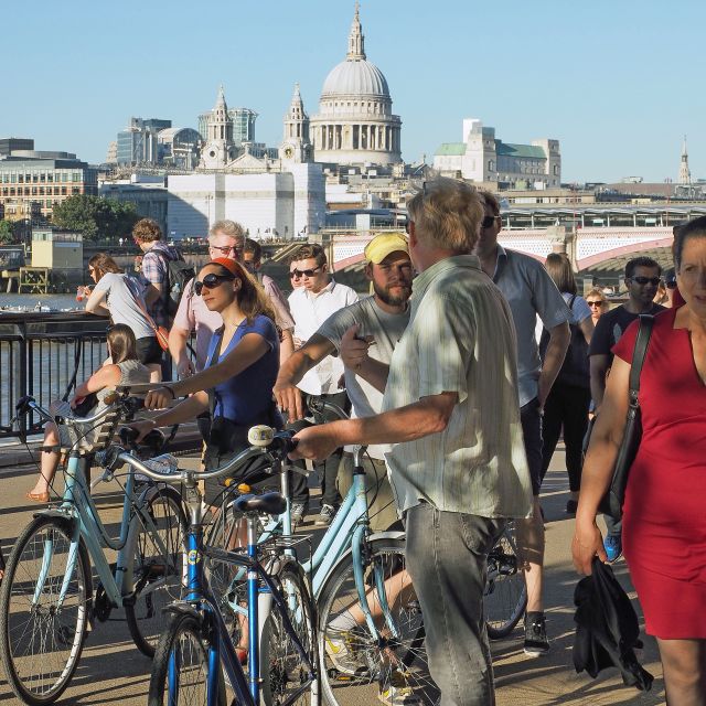London: East London Town 3.5-Hour Bike Tour - St. Paul’s Cathedral and the City’s Tiny Churches