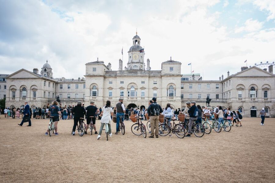 London: Landmarks & Secrets Bike Tour with Pub & Street Art - Big Ben, Westminster Abbey, and Dean’s Yard