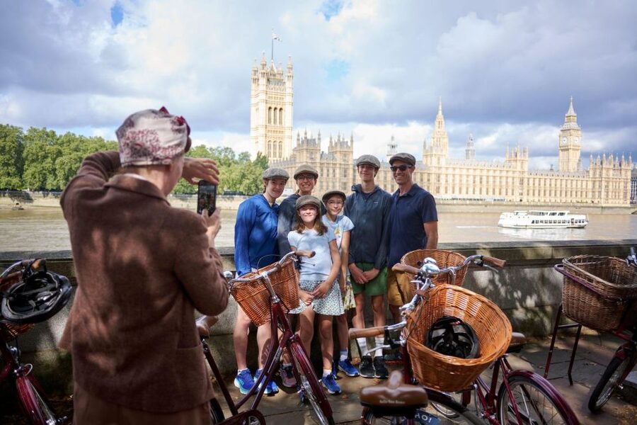 London: Private Family Guided Bike Tour with Childseats - St. James’s Park and Buckingham Palace