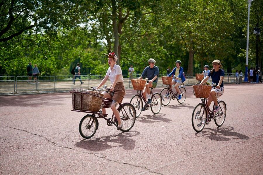 London: Private Family Guided Bike Tour with Childseats - Child seats, tag-alongs, and bike comfort